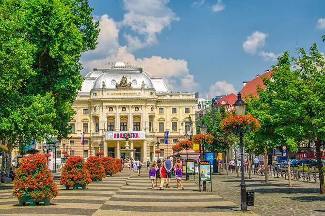 Bratislava From Vienna By Bus With Coffee & Cake - Coffee and cake included: the smart reset built into the schedule