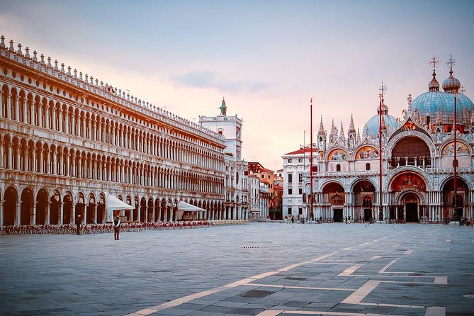 Coffee, Desserts with Highlights of Venice - Meeting at Campo San Giacomo di Rialto and Keeping the Pace Friendly