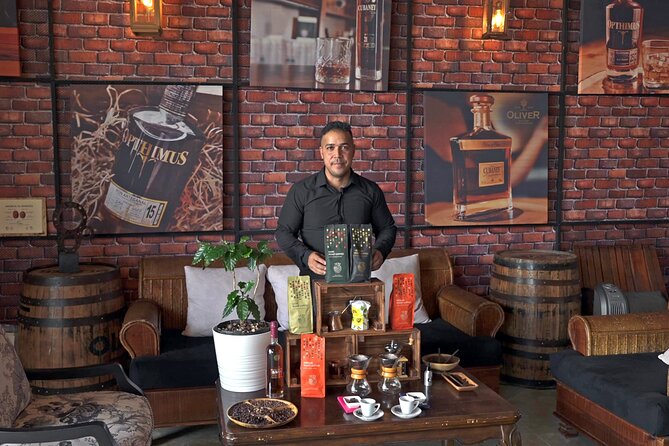 Dominican Coffee Tasting and Pairing Experience - Coffee facts you can use: caffeine and the grind lesson