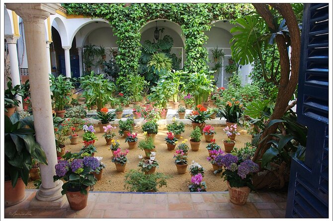 Exclusive Alcazar with breakfast or afternoon coffee in gardens - Barrio Santa Cruz: Patios, Flowers, and Don Juan Mood
