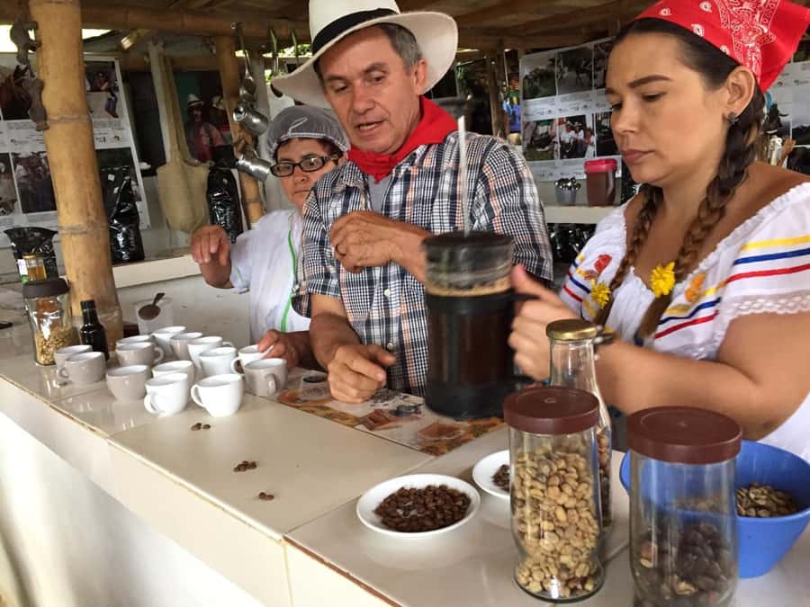 Medellín: Guatape Village with Coffee and Fruit Tasting Tour - The coffee farm stop at Finca La Rivera (plus fruit tasting vibes)