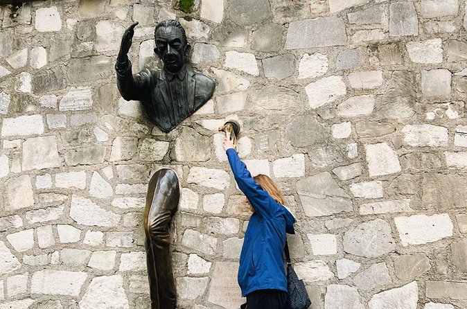 Montmartre & Sacré Coeur : Museum & Coffee In A Tiny Group Tour - Hidden vineyards and Maison Rose: the Montmartre you don’t stumble on