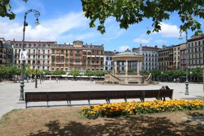 Pamplona Highlights Walking Tour with Coffee and Churros Break - Where the walk begins: Encierro/Entzierroa Monument at 9:30