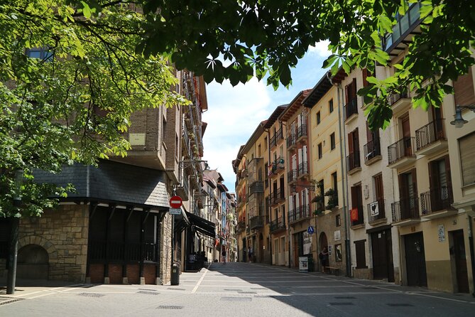 Pamplona Highlights Walking Tour with Coffee and Churros Break - Over the old walls: Mirador del Caballo Blanco and panoramic views