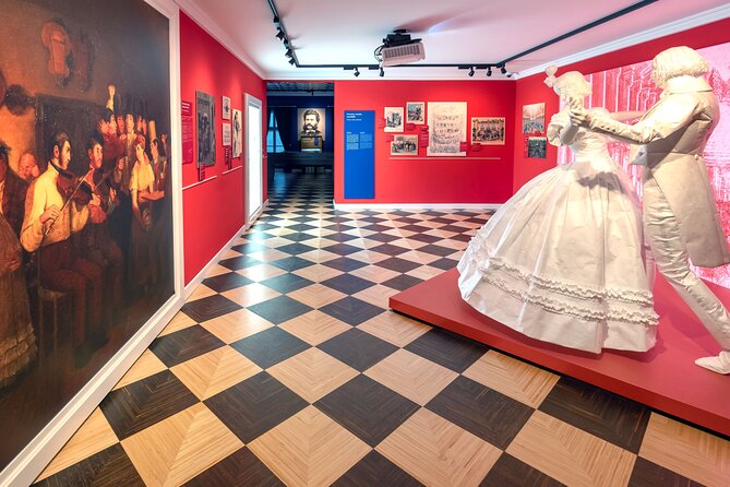 Strauss Exhibition incl. LED Concert Show / Coffee + Strauss Cake - Best timing for a smooth 2-hour-20-minute visit in Vienna