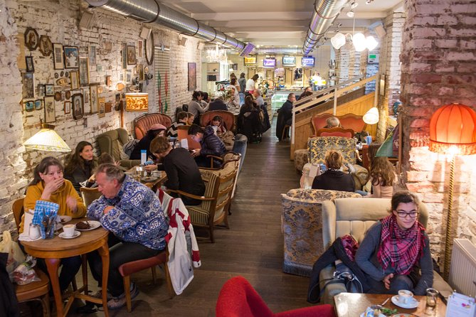 Vienna for Food Lovers: Cafés, Markets & Austrian Cuisine - Stop 2: Stephansplatz and St. Stephen’s Cathedral, the iconic pause before the eating starts