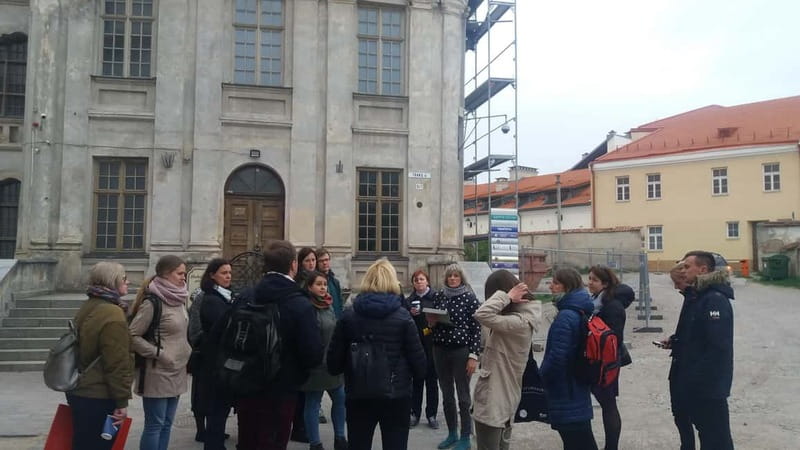 Vilnius: Morning Coffee Tour with Local Guide - Town Hall Square: Power in Stone, Life in the Square